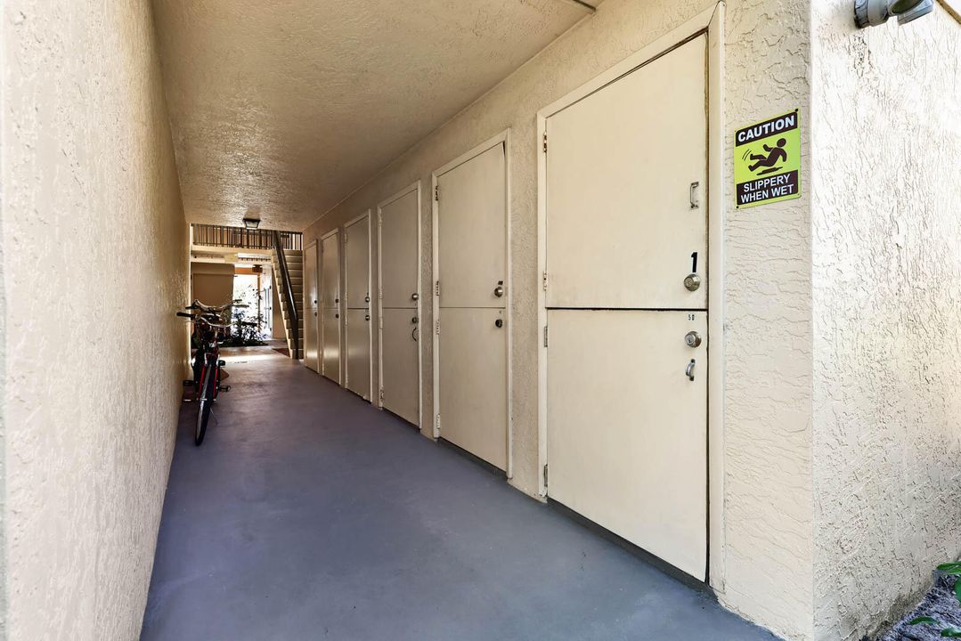 For Sale: $264,900 (2 beds, 2 baths, 903 Square Feet)