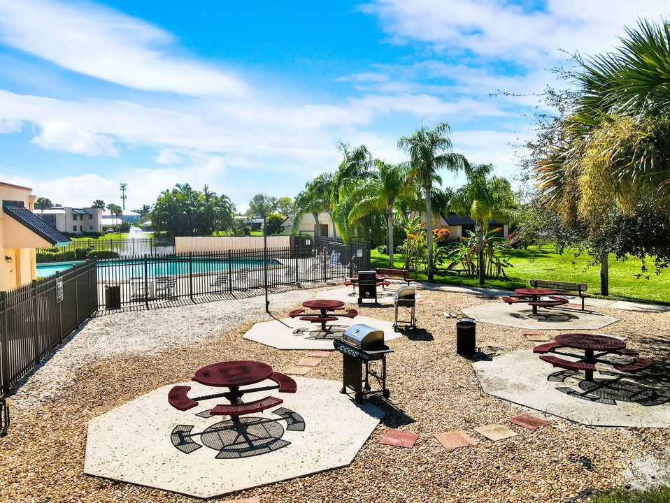 For Sale: $264,900 (2 beds, 2 baths, 903 Square Feet)