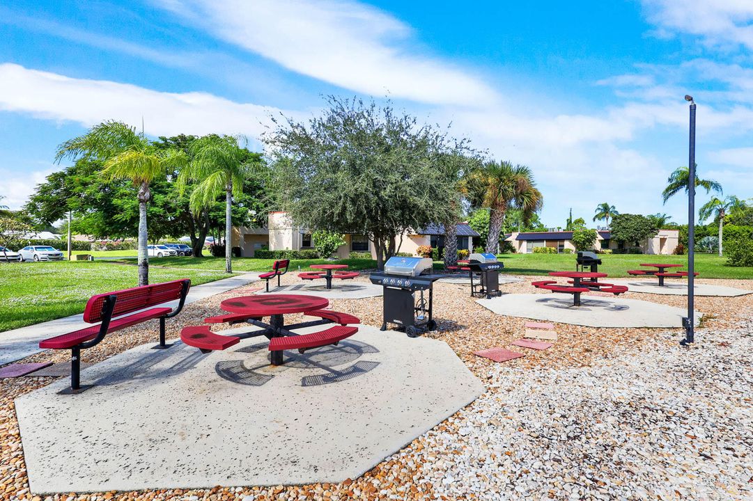 For Sale: $264,900 (2 beds, 2 baths, 903 Square Feet)