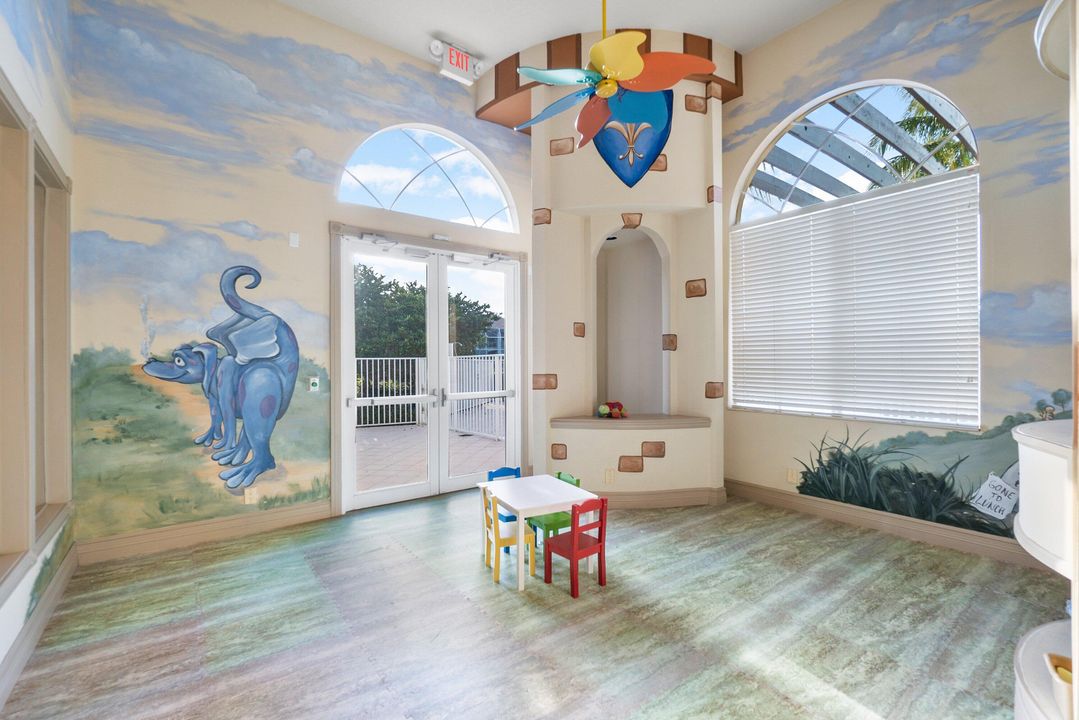 待售: $1,100,000 (5 贝兹, 4 浴室, 3818 平方英尺)