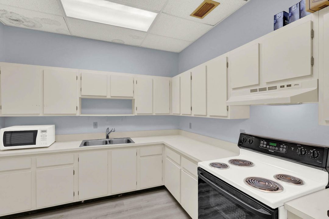 For Sale: $264,900 (2 beds, 2 baths, 903 Square Feet)