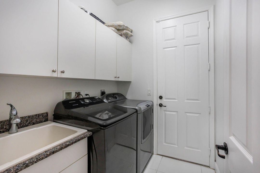 For Sale: $1,125,000 (5 beds, 4 baths, 4035 Square Feet)