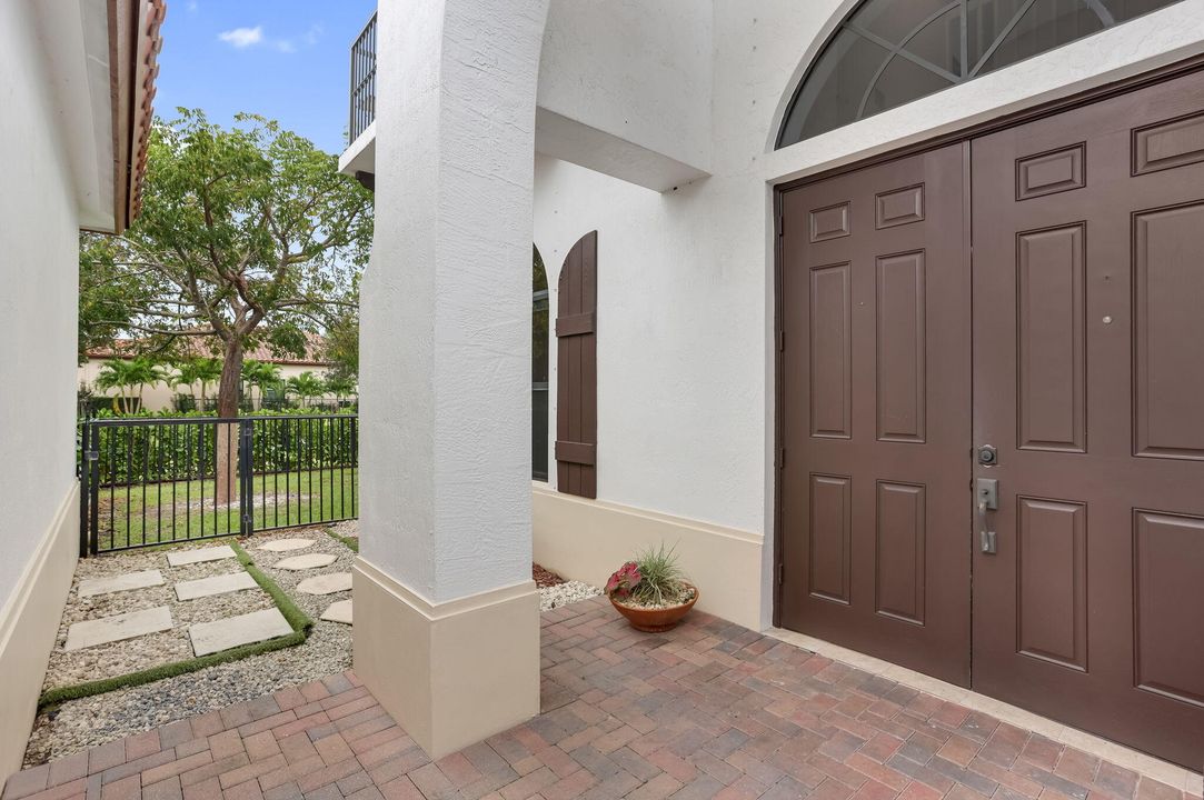 For Sale: $1,125,000 (5 beds, 4 baths, 4035 Square Feet)