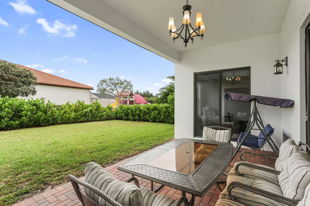 For Sale: $1,125,000 (5 beds, 4 baths, 4035 Square Feet)