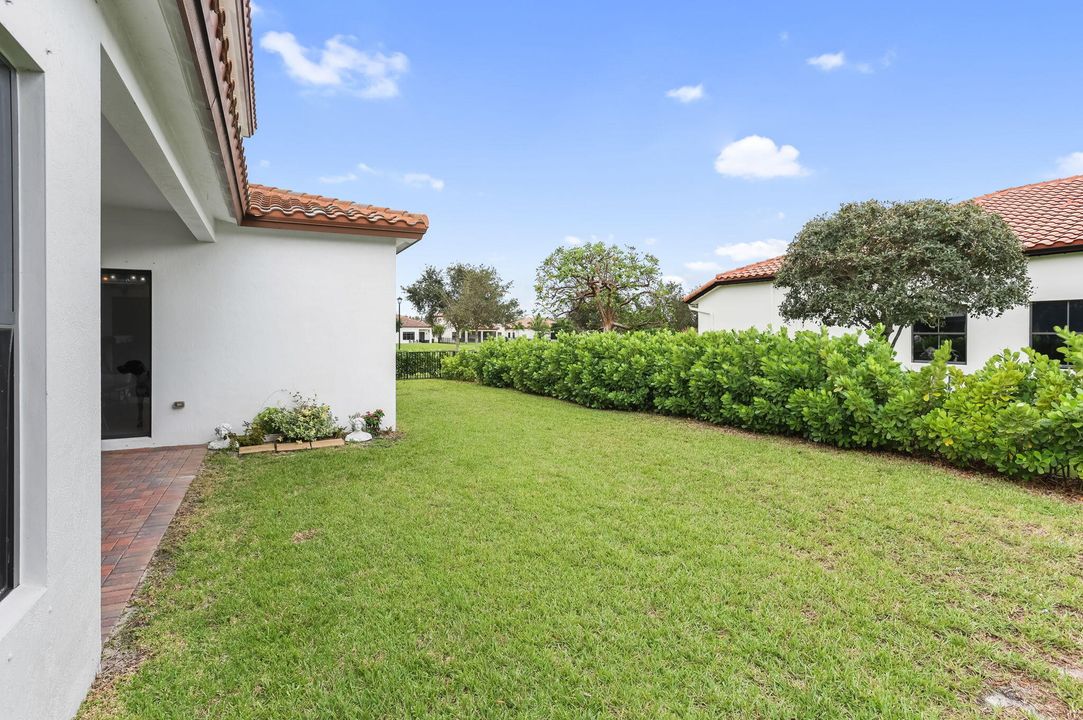 For Sale: $1,125,000 (5 beds, 4 baths, 4035 Square Feet)