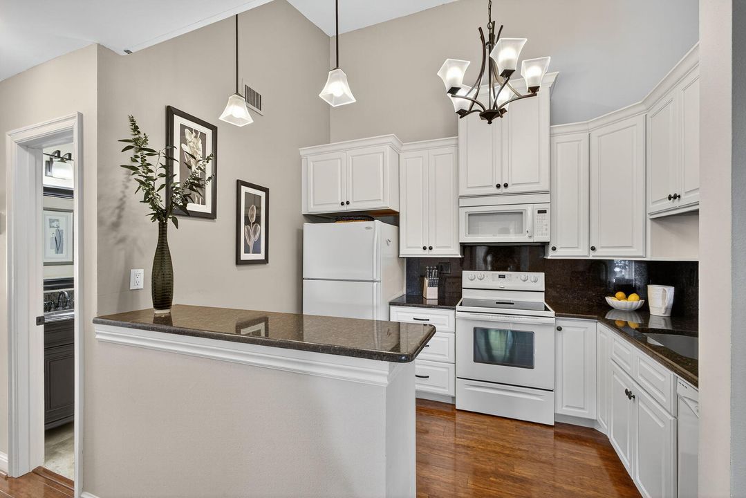 Recently Rented: $2,500 (2 beds, 2 baths, 980 Square Feet)