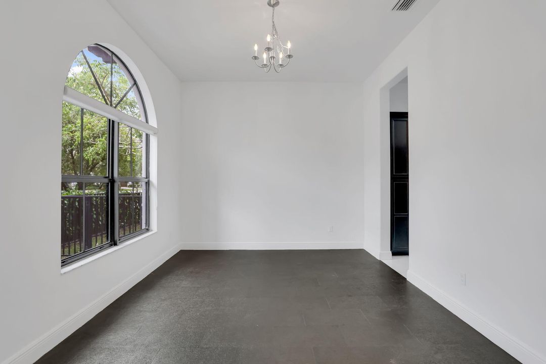 For Sale: $1,125,000 (5 beds, 4 baths, 4035 Square Feet)