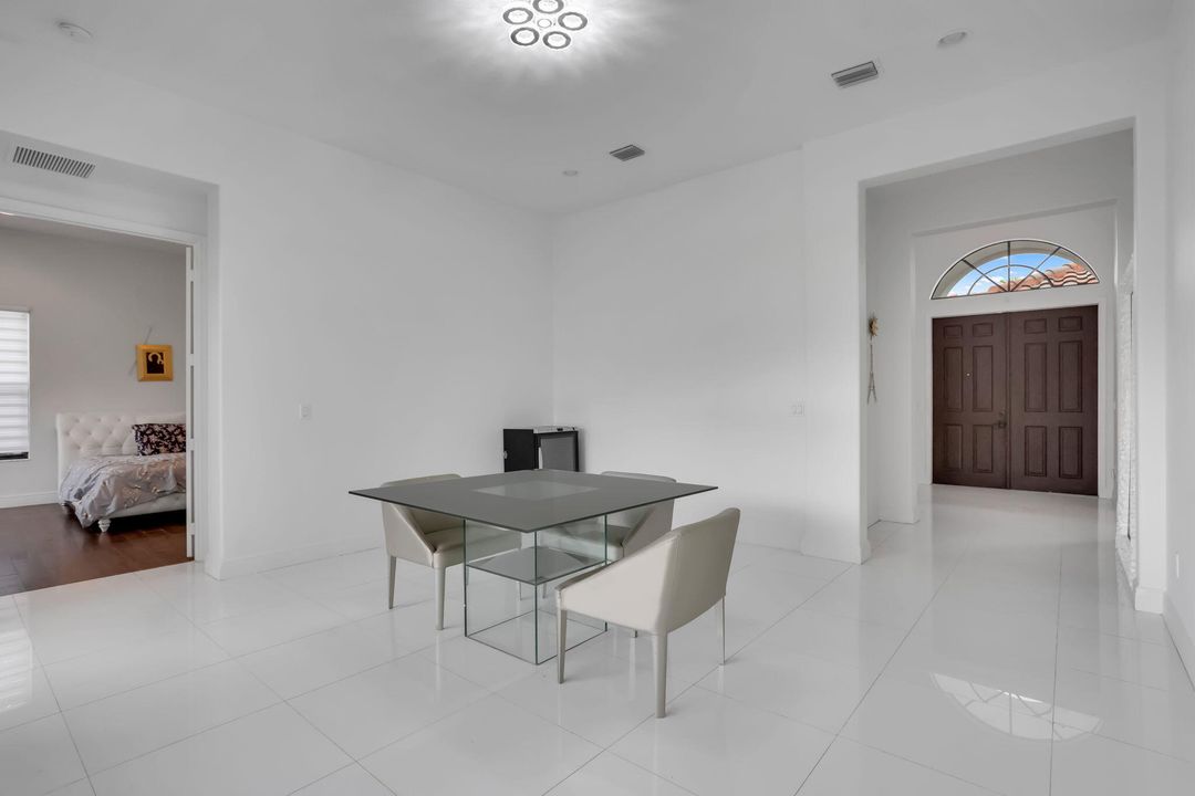 For Sale: $1,125,000 (5 beds, 4 baths, 4035 Square Feet)