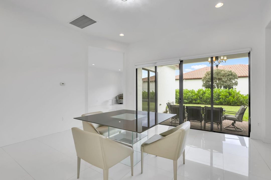 For Sale: $1,125,000 (5 beds, 4 baths, 4035 Square Feet)