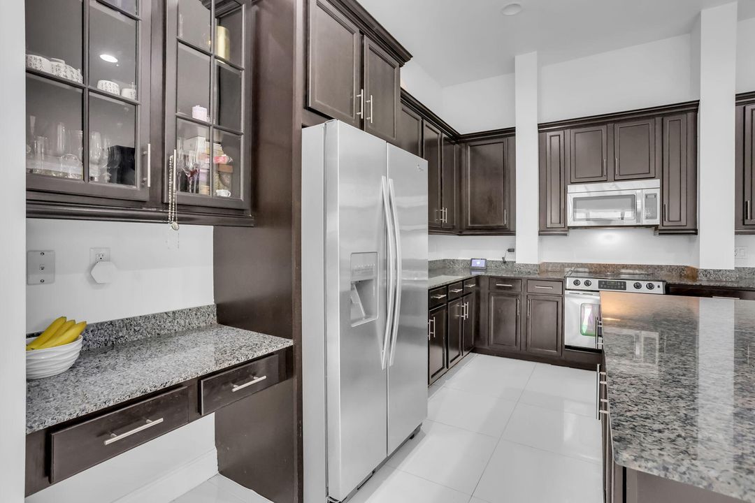 For Sale: $1,125,000 (5 beds, 4 baths, 4035 Square Feet)