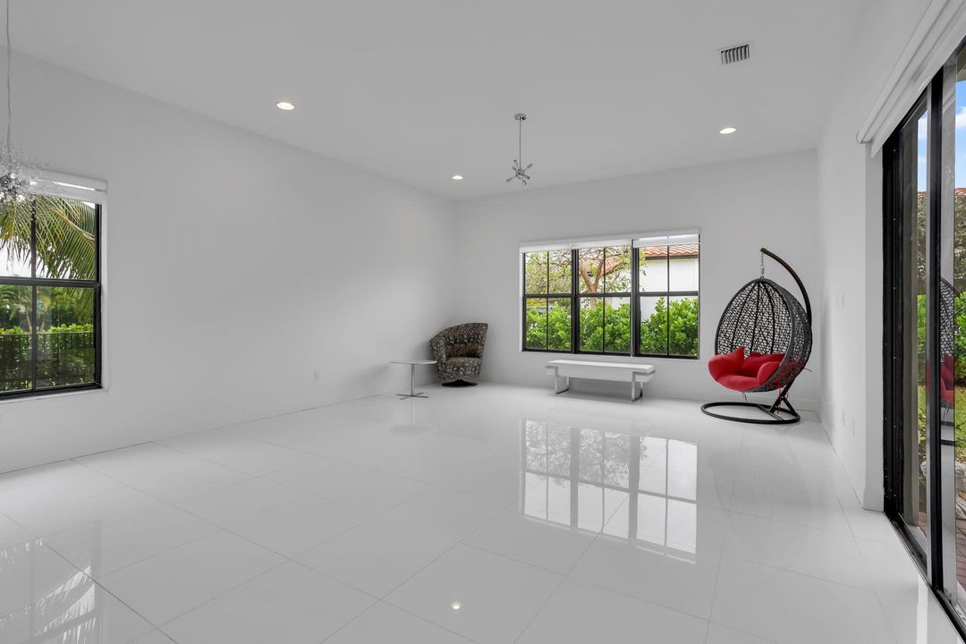 For Sale: $1,125,000 (5 beds, 4 baths, 4035 Square Feet)