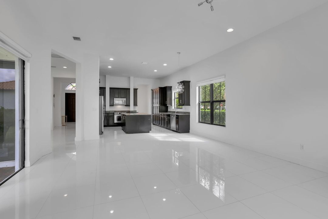 For Sale: $1,125,000 (5 beds, 4 baths, 4035 Square Feet)