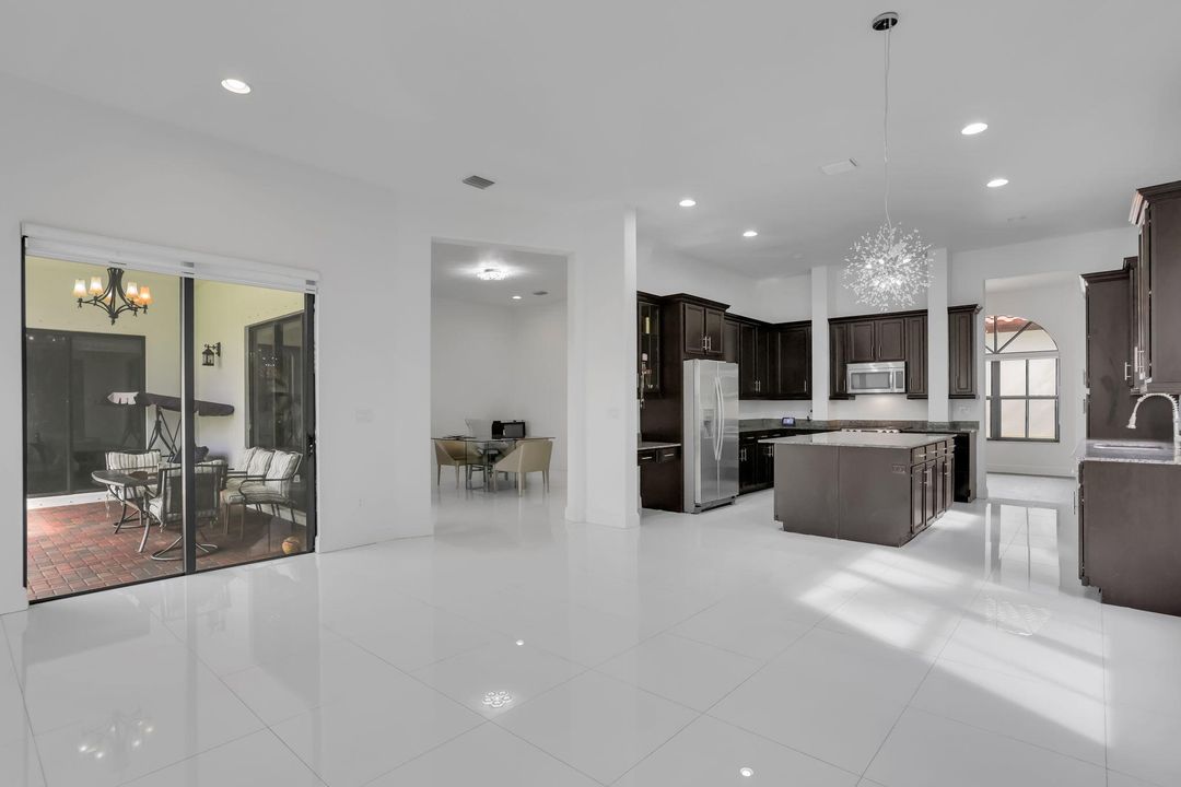 For Sale: $1,125,000 (5 beds, 4 baths, 4035 Square Feet)