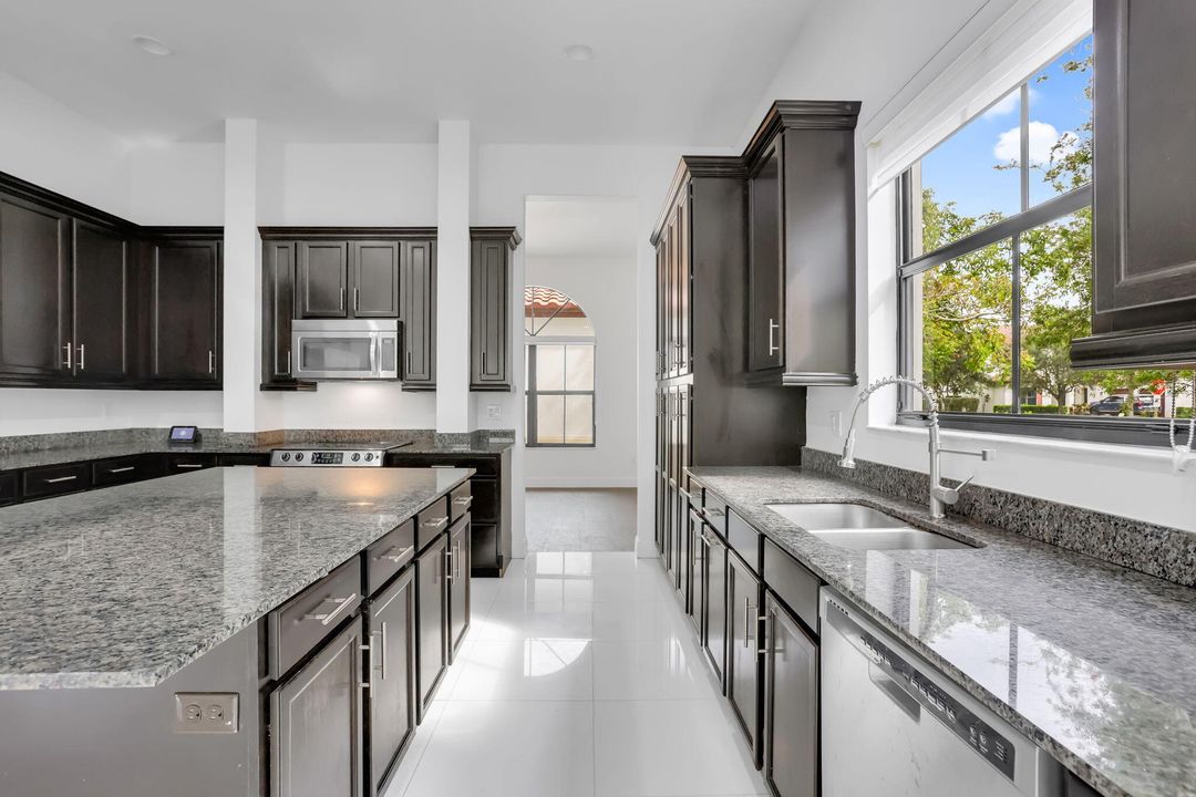 For Sale: $1,125,000 (5 beds, 4 baths, 4035 Square Feet)