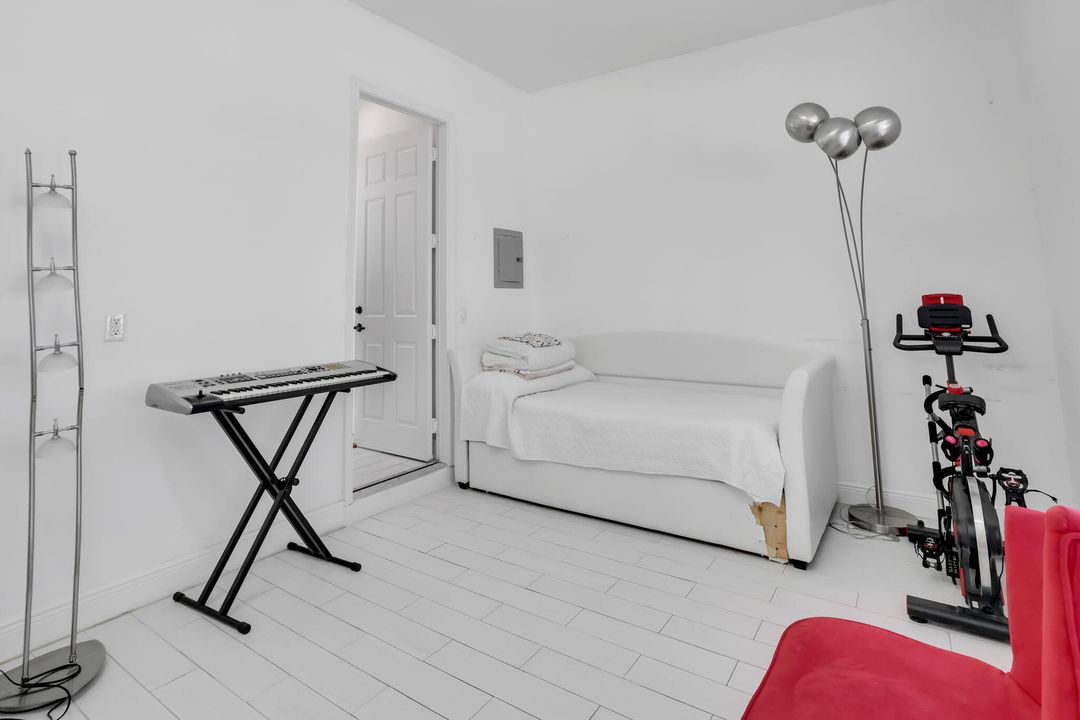 For Sale: $1,125,000 (5 beds, 4 baths, 4035 Square Feet)