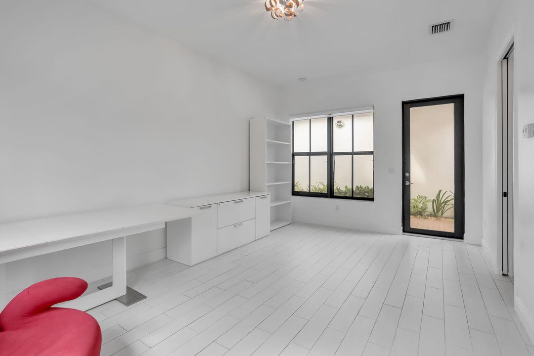 For Sale: $1,125,000 (5 beds, 4 baths, 4035 Square Feet)