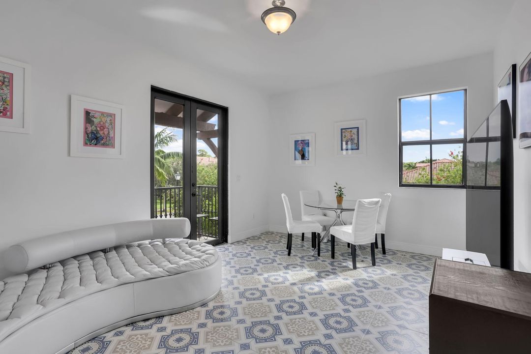 For Sale: $1,125,000 (5 beds, 4 baths, 4035 Square Feet)