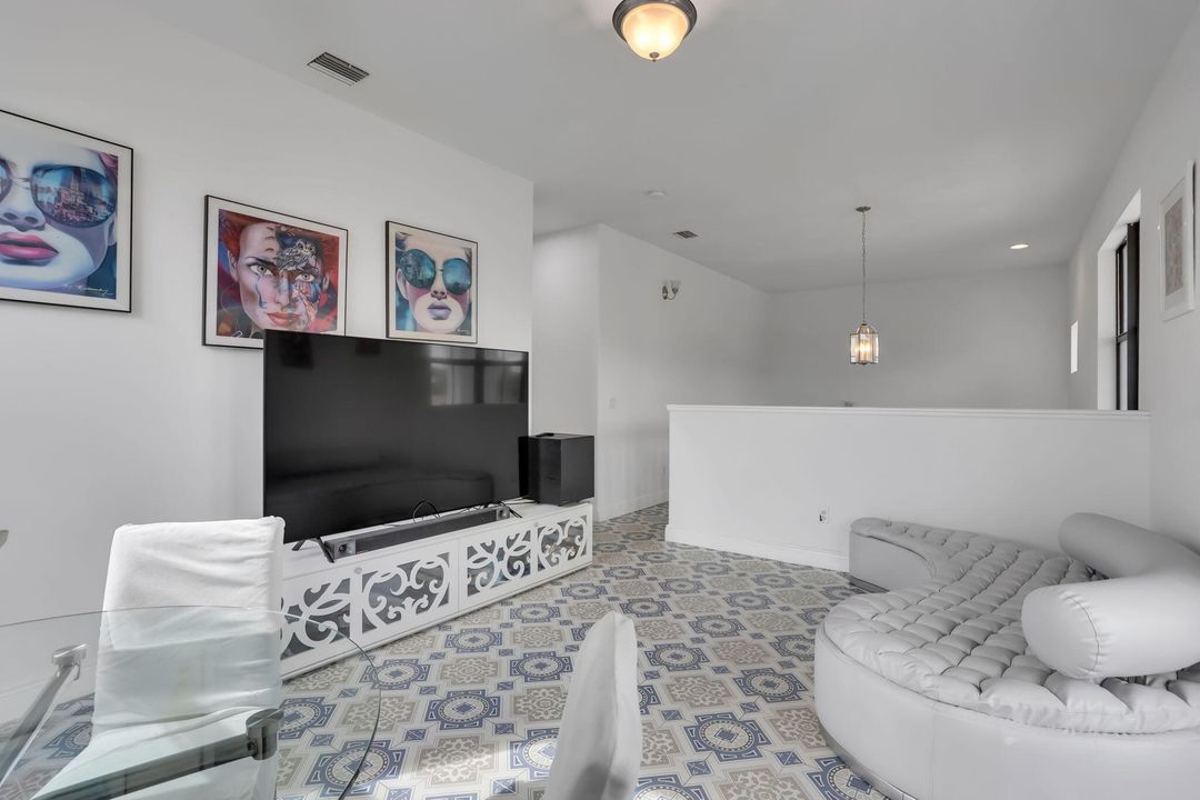 For Sale: $1,125,000 (5 beds, 4 baths, 4035 Square Feet)