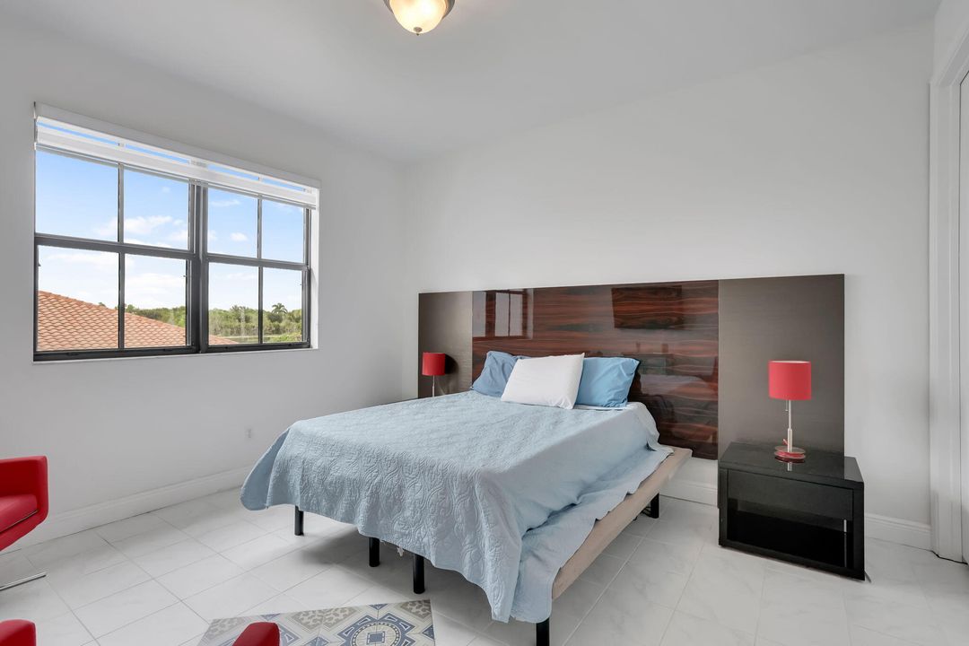 For Sale: $1,125,000 (5 beds, 4 baths, 4035 Square Feet)