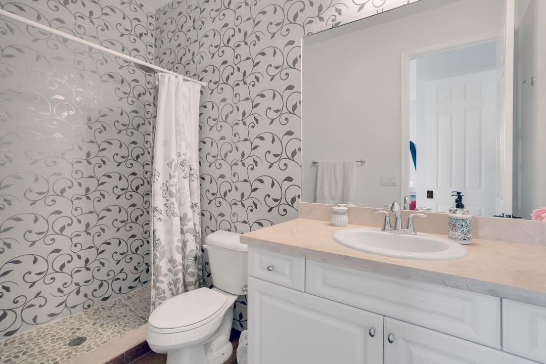 For Sale: $1,125,000 (5 beds, 4 baths, 4035 Square Feet)