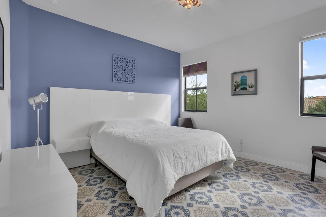 For Sale: $1,125,000 (5 beds, 4 baths, 4035 Square Feet)