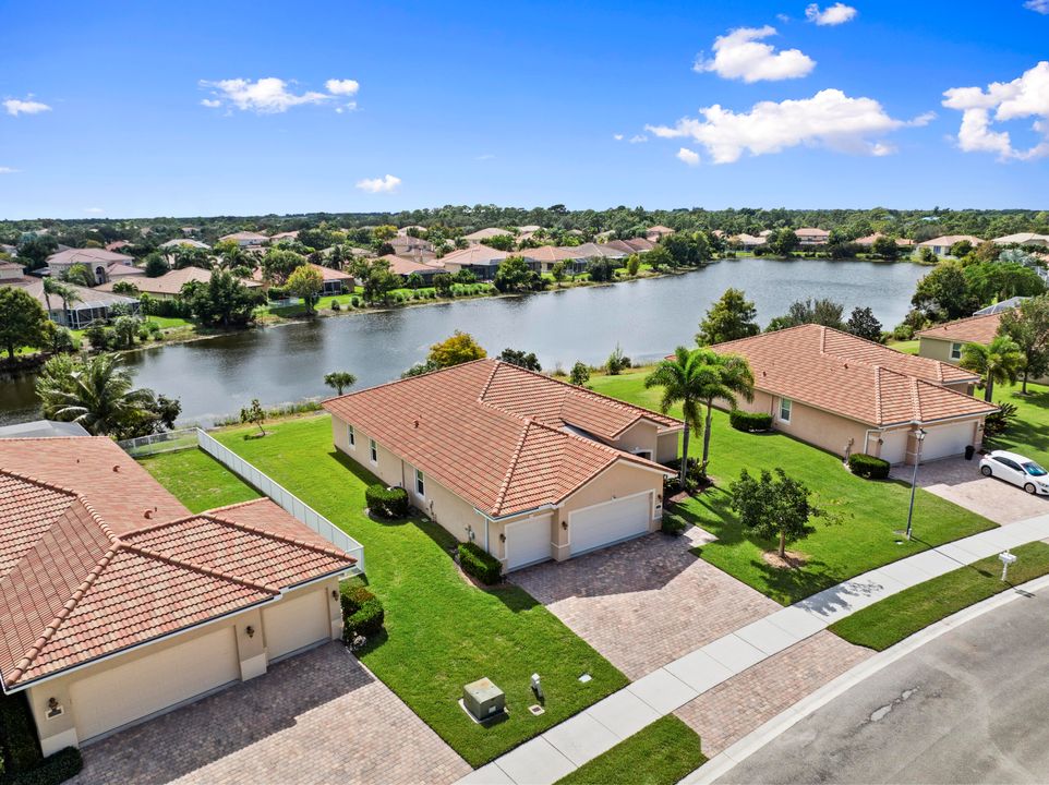 For Sale: $725,000 (4 beds, 3 baths, 2415 Square Feet)