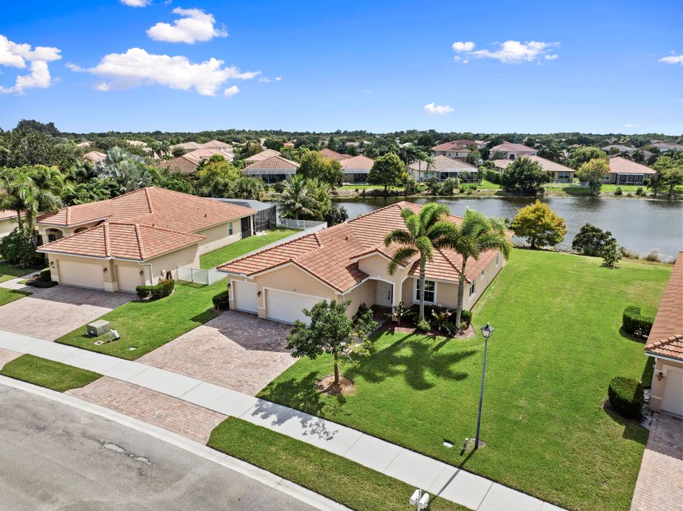 For Sale: $725,000 (4 beds, 3 baths, 2415 Square Feet)