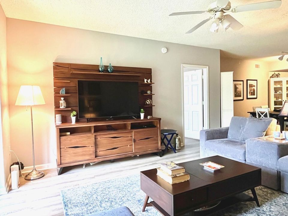 For Rent: $5,500 (2 beds, 2 baths, 1404 Square Feet)