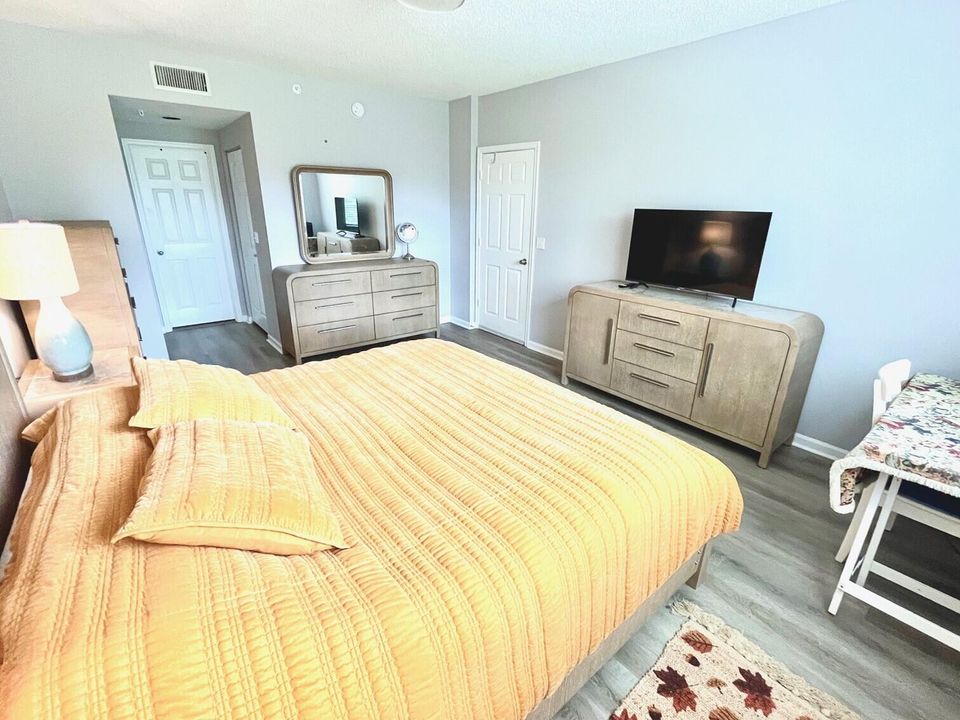 For Rent: $5,500 (2 beds, 2 baths, 1404 Square Feet)