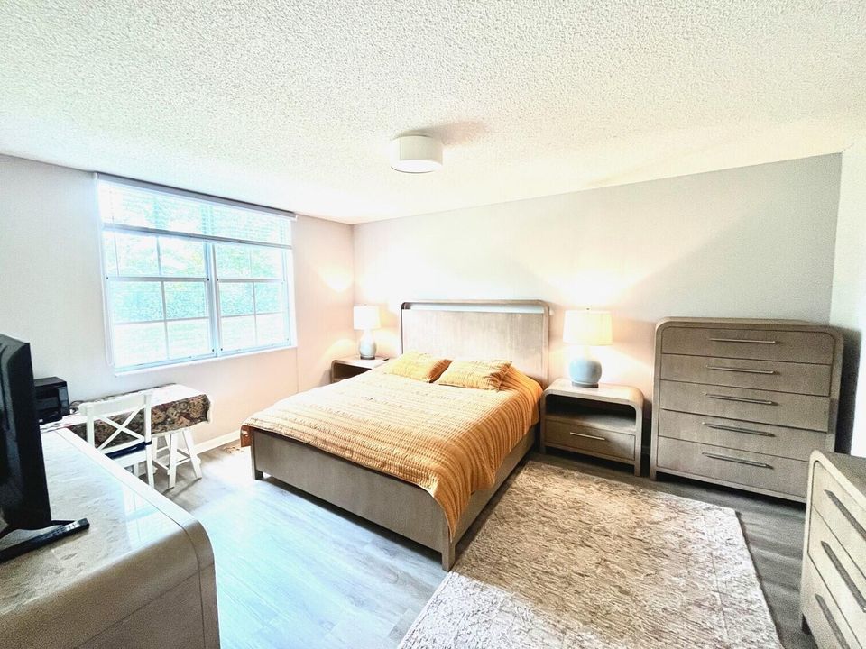 For Rent: $5,500 (2 beds, 2 baths, 1404 Square Feet)