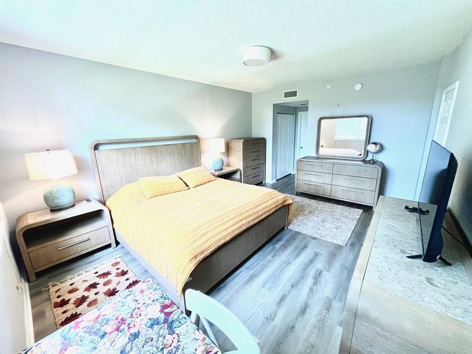 For Rent: $5,500 (2 beds, 2 baths, 1404 Square Feet)