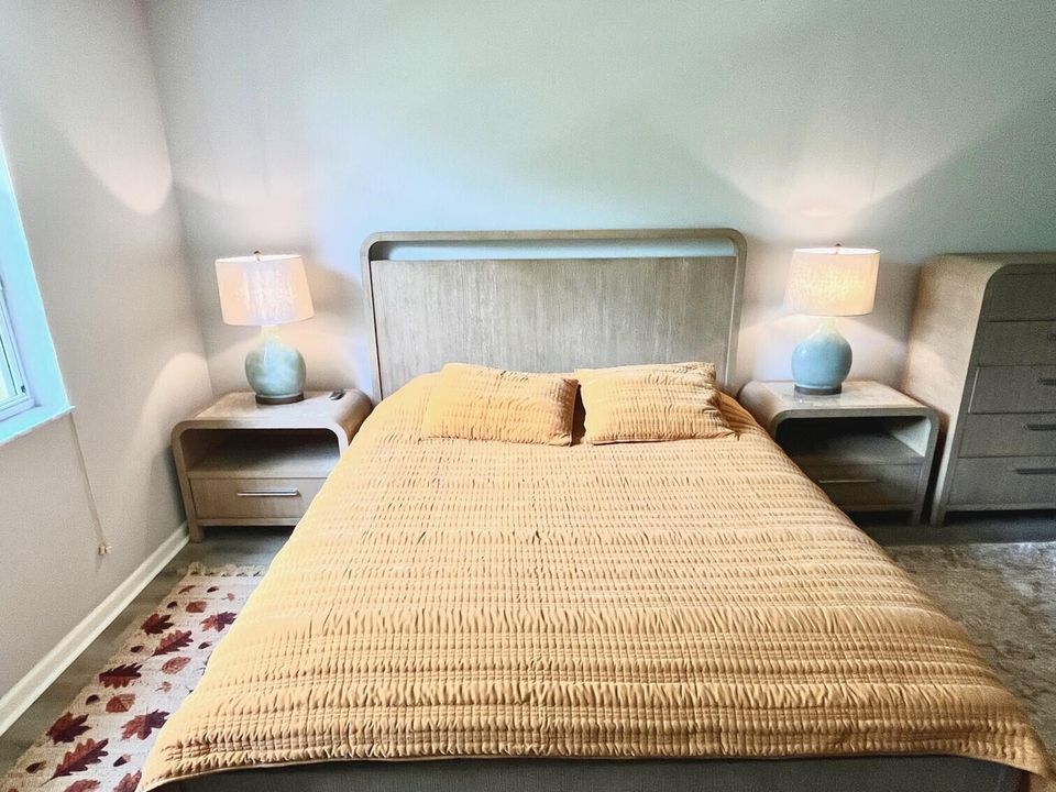 For Rent: $5,500 (2 beds, 2 baths, 1404 Square Feet)