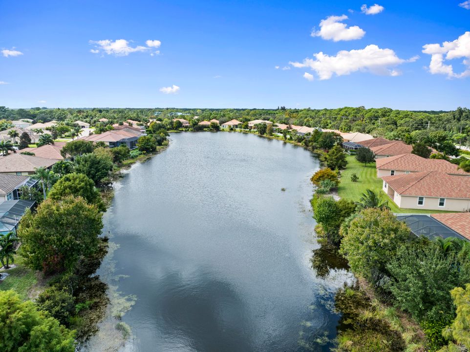 For Sale: $725,000 (4 beds, 3 baths, 2415 Square Feet)