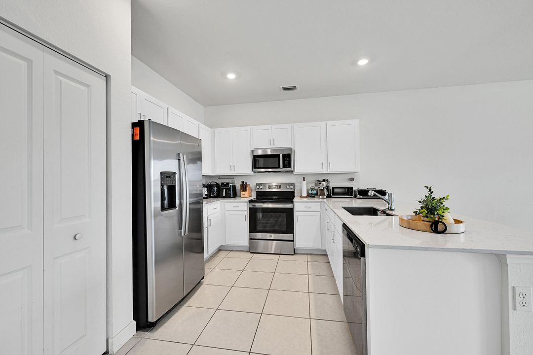 En Venta: $515,000 (4 camas, 2 baños, 1851 Pies cuadrados)