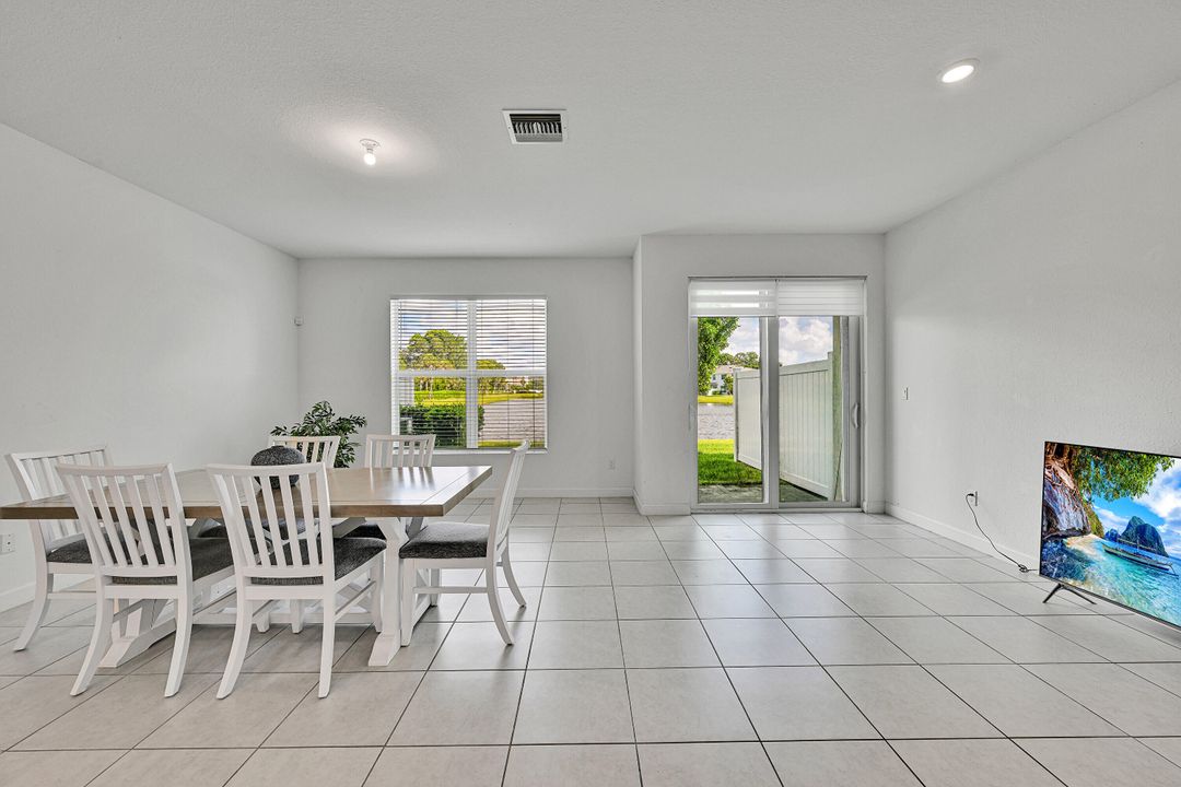 En Venta: $515,000 (4 camas, 2 baños, 1851 Pies cuadrados)