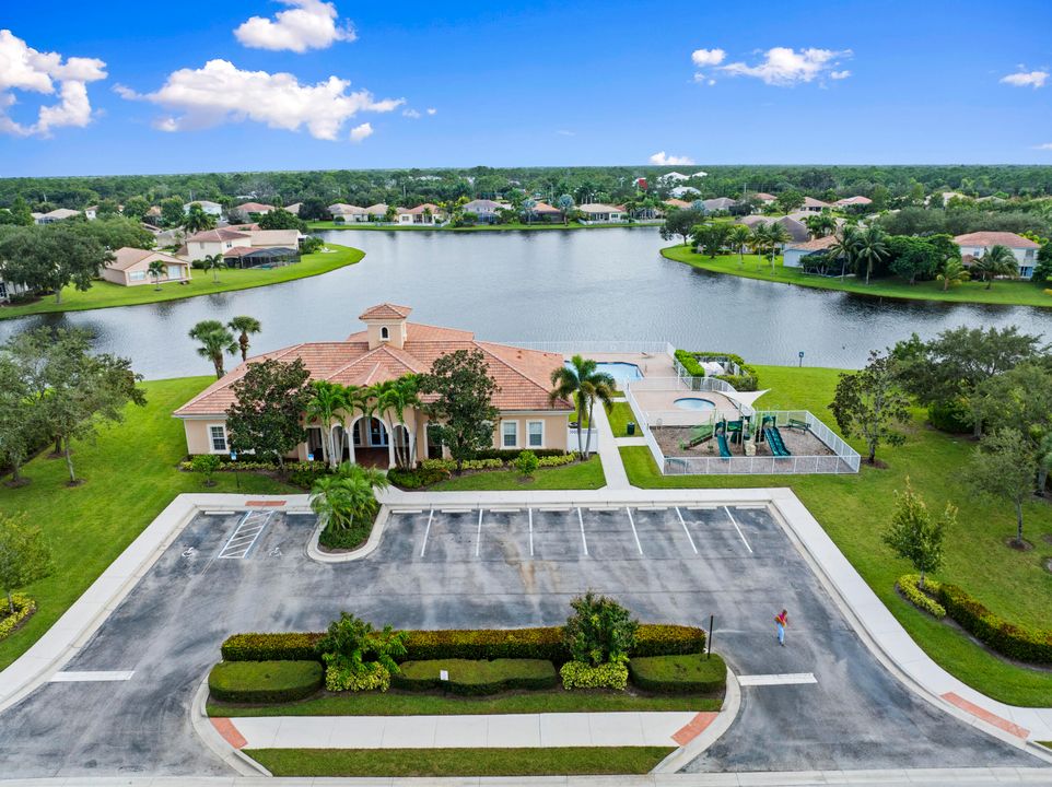 For Sale: $725,000 (4 beds, 3 baths, 2415 Square Feet)