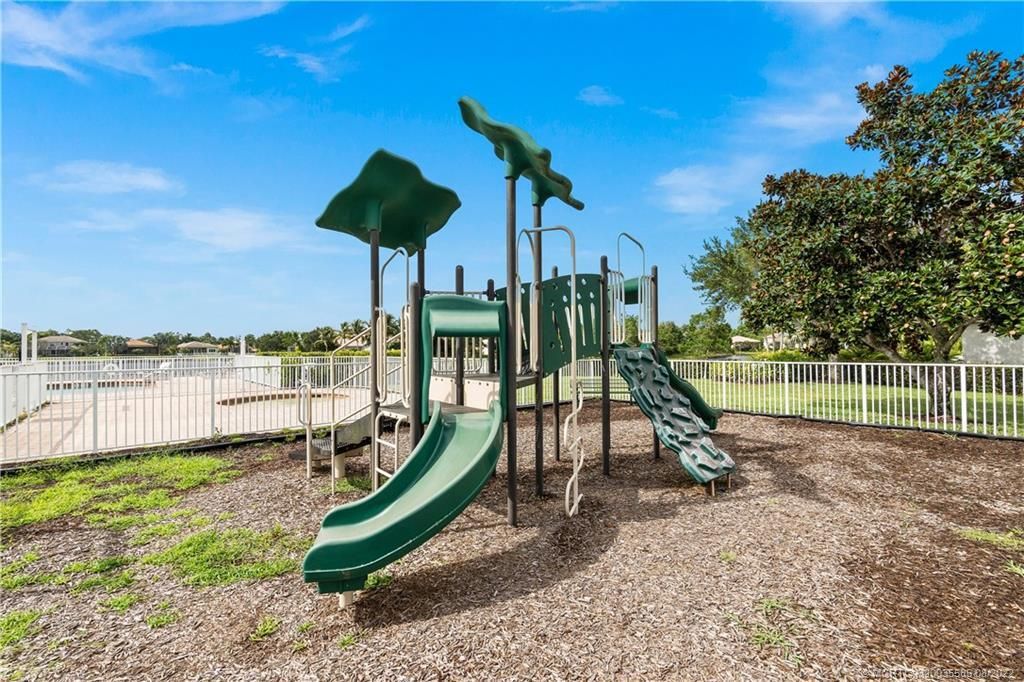 For Sale: $725,000 (4 beds, 3 baths, 2415 Square Feet)