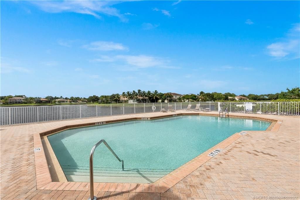 For Sale: $725,000 (4 beds, 3 baths, 2415 Square Feet)