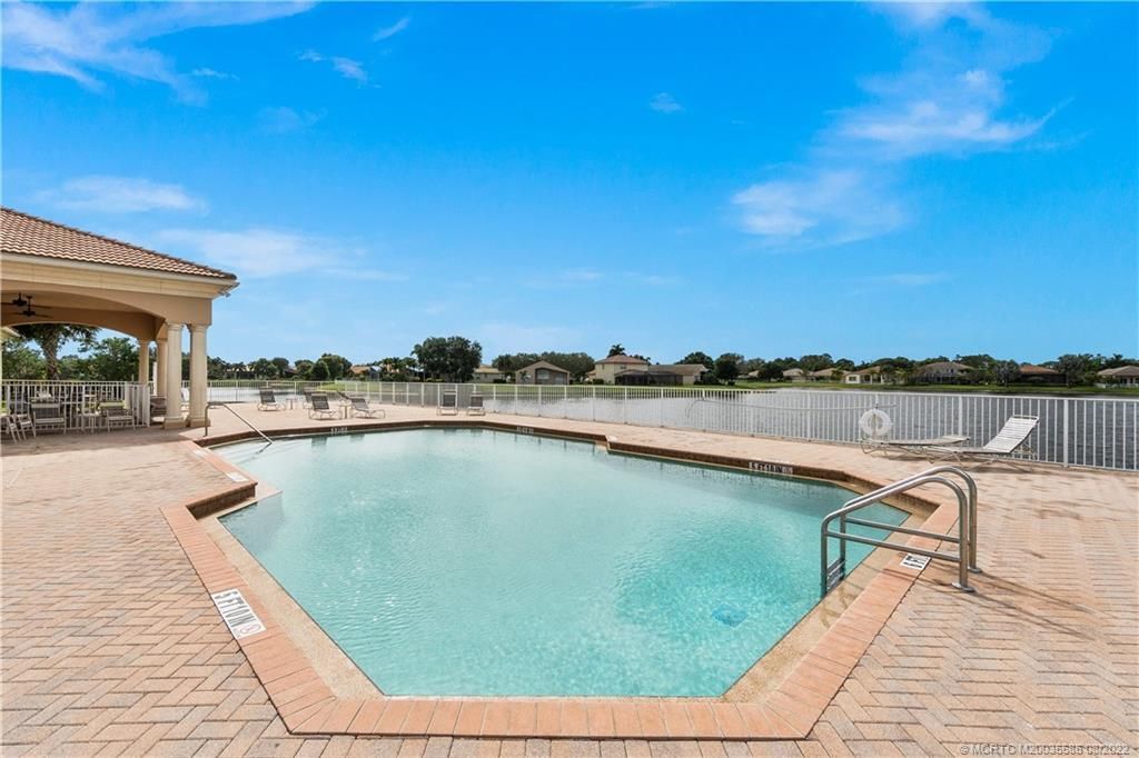 For Sale: $725,000 (4 beds, 3 baths, 2415 Square Feet)