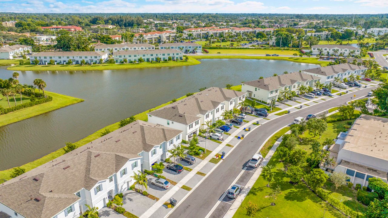 En Venta: $515,000 (4 camas, 2 baños, 1851 Pies cuadrados)