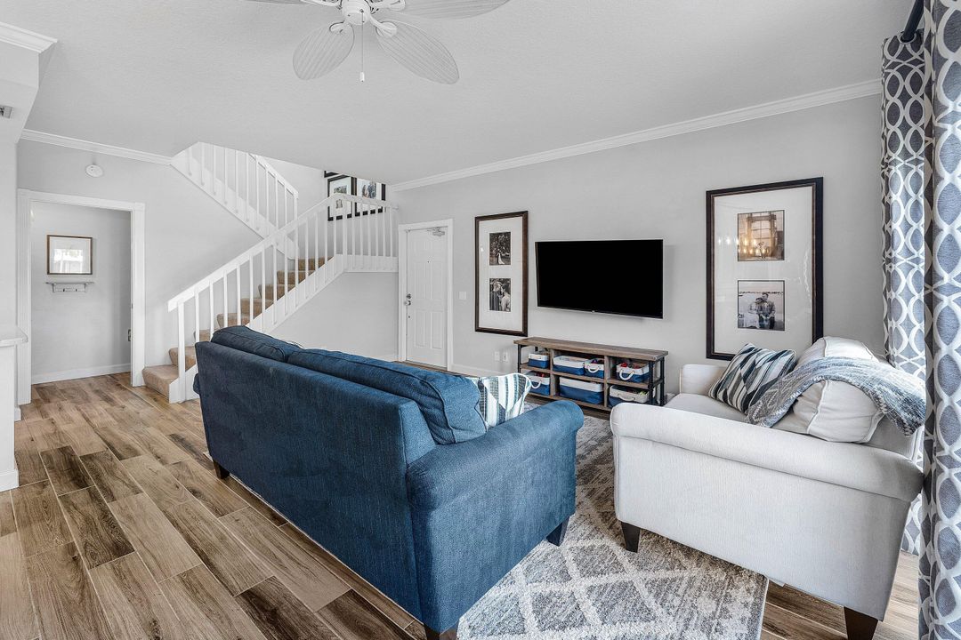 合同活跃: $3,000 (3 贝兹, 2 浴室, 1298 平方英尺)