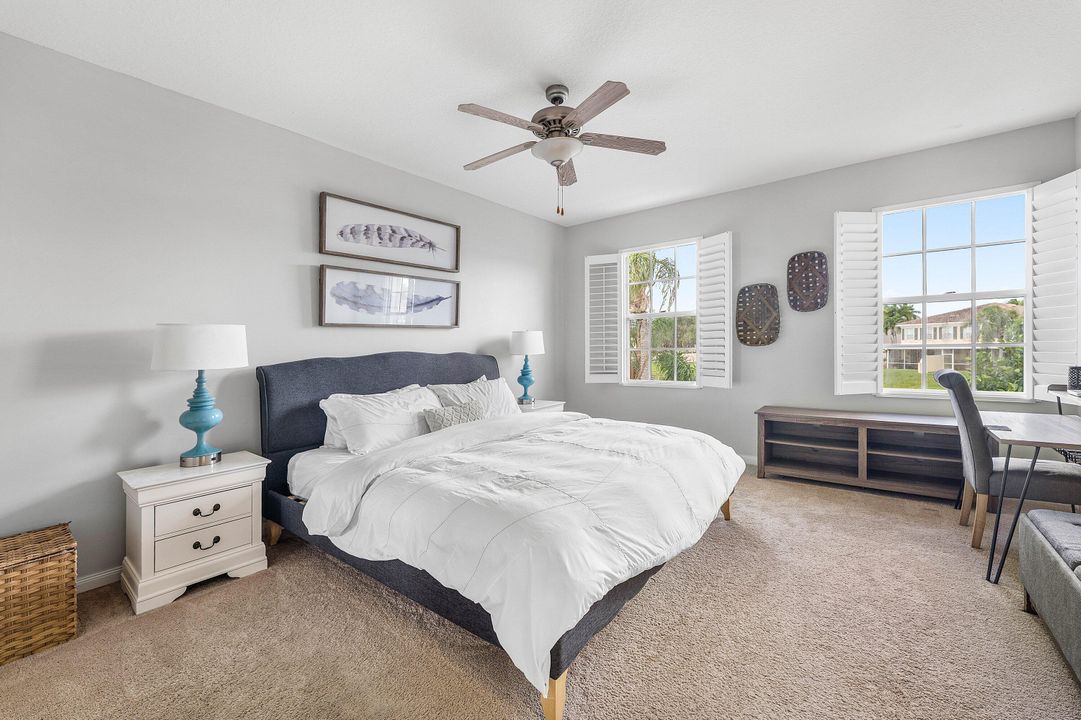 合同活跃: $3,000 (3 贝兹, 2 浴室, 1298 平方英尺)