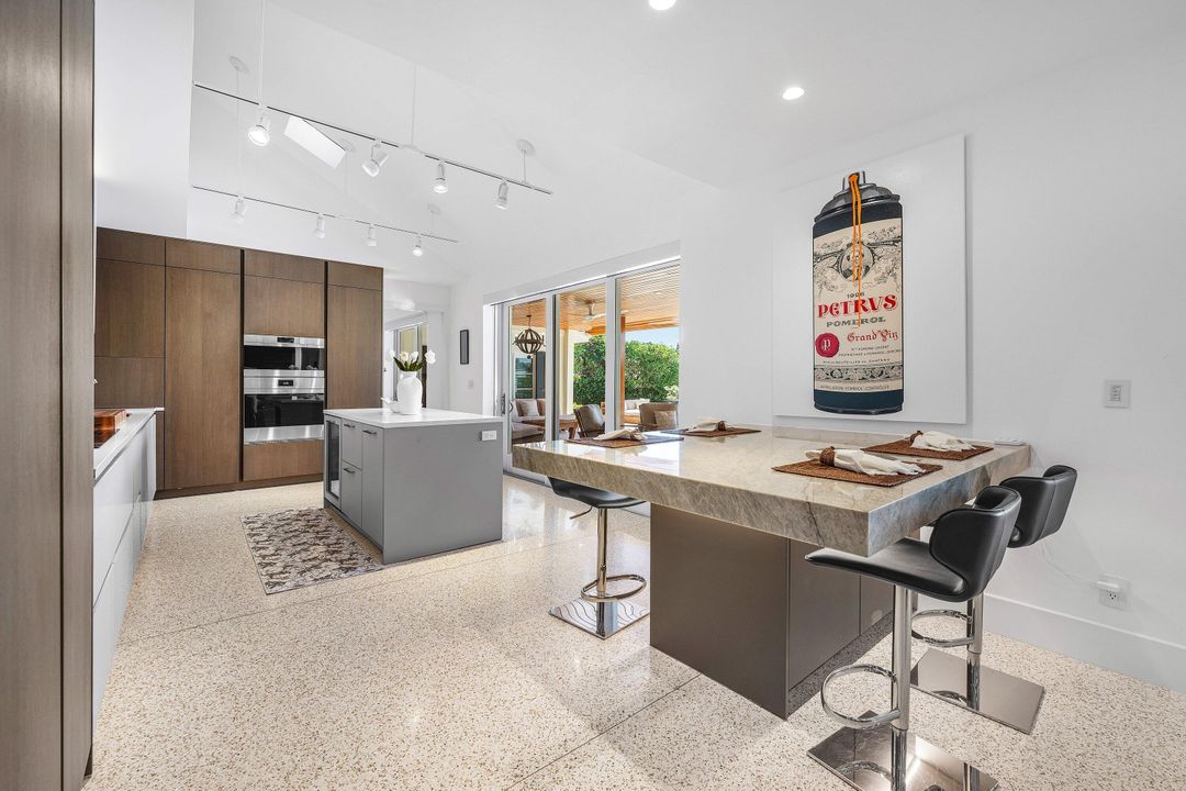 На продажу: $8,995,000 (5 спален, 6 ванн, 4734 Квадратных фут)