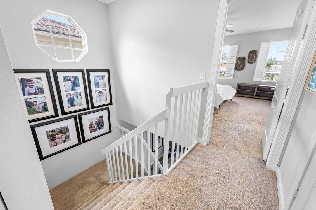 合同活跃: $3,000 (3 贝兹, 2 浴室, 1298 平方英尺)