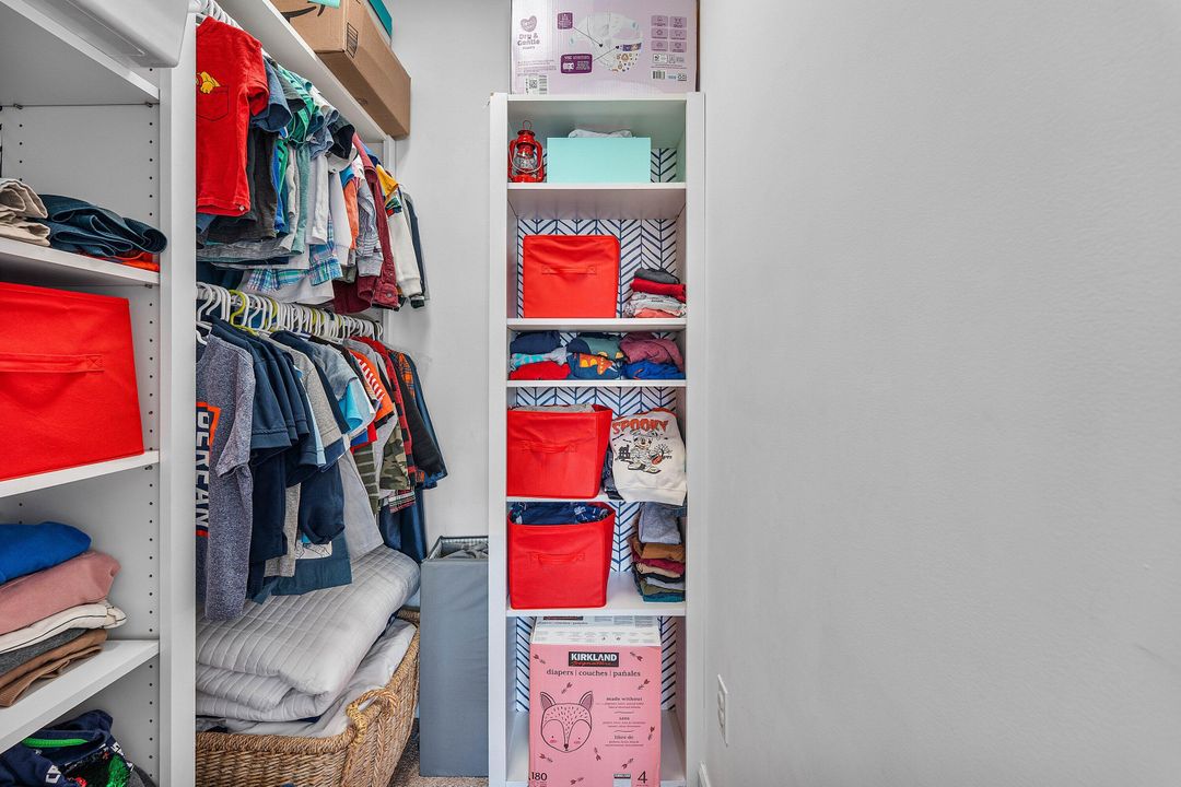 合同活跃: $3,000 (3 贝兹, 2 浴室, 1298 平方英尺)