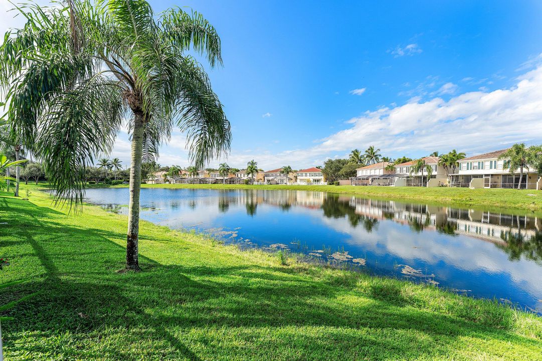 合同活跃: $3,000 (3 贝兹, 2 浴室, 1298 平方英尺)