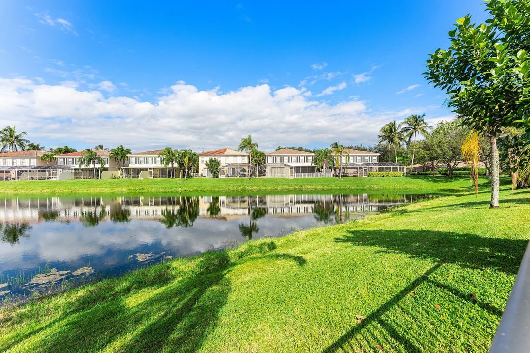 合同活跃: $3,000 (3 贝兹, 2 浴室, 1298 平方英尺)