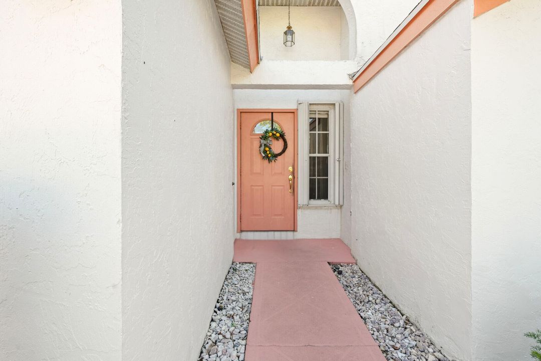 Active With Contract: $2,900 (3 beds, 2 baths, 1403 Square Feet)