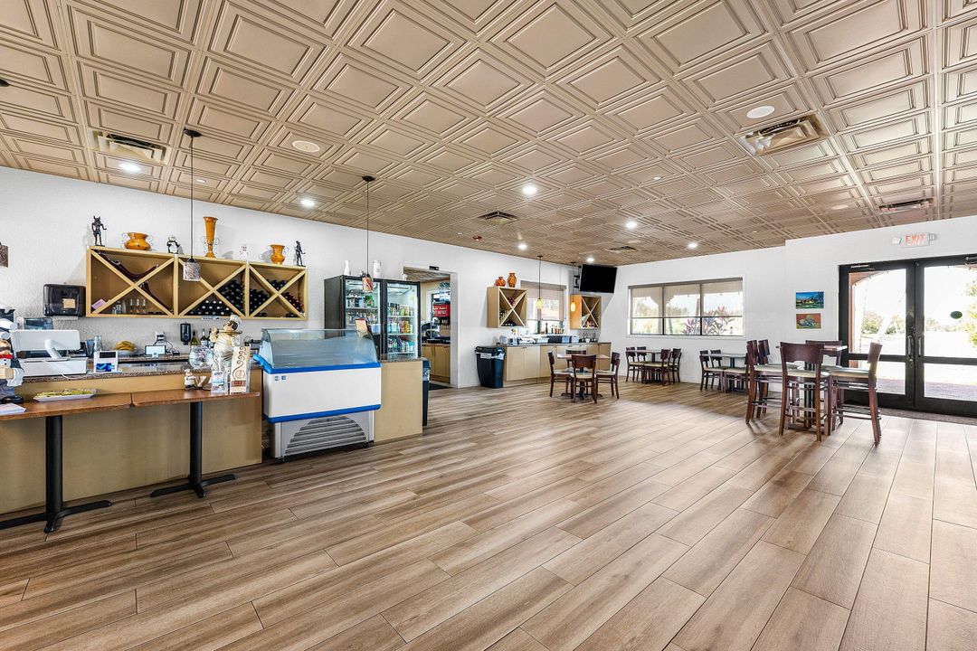 合同活跃: $3,000 (3 贝兹, 2 浴室, 1298 平方英尺)