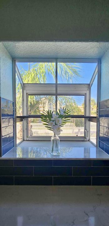 For Sale: $337,000 (2 beds, 2 baths, 1014 Square Feet)